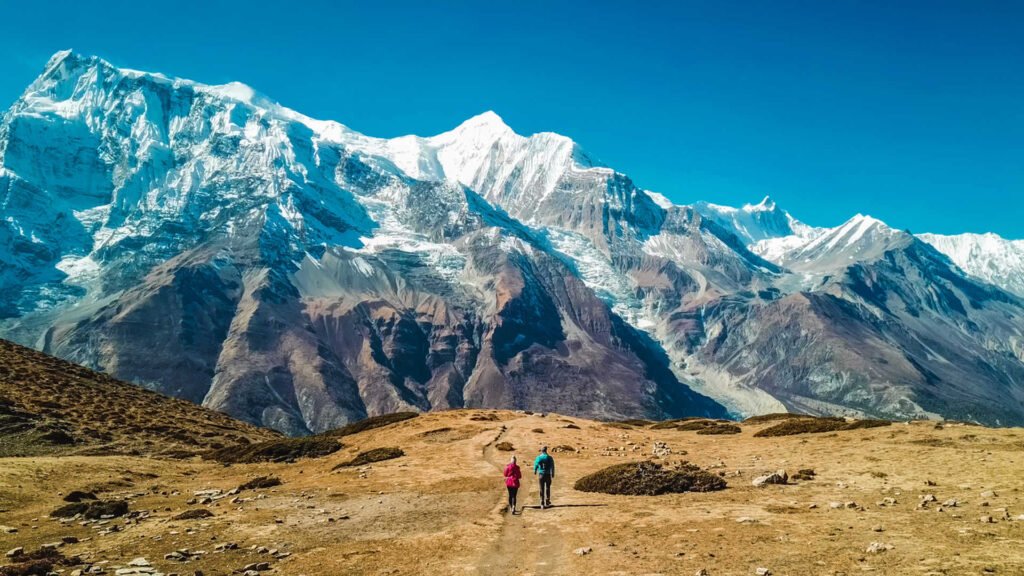 hikers-during-the-annapurna-circuit-trek