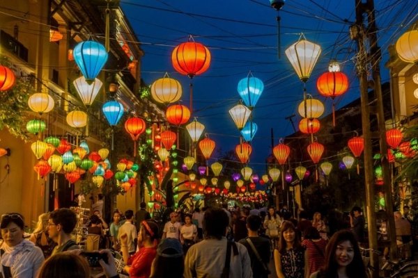 hoi-an-lantern-light-up-the-beauty-of-the-ancient-town-at-night