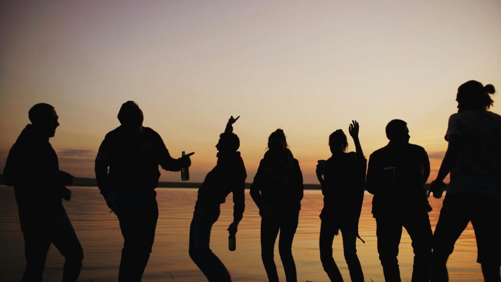 Friends & Party Groups​