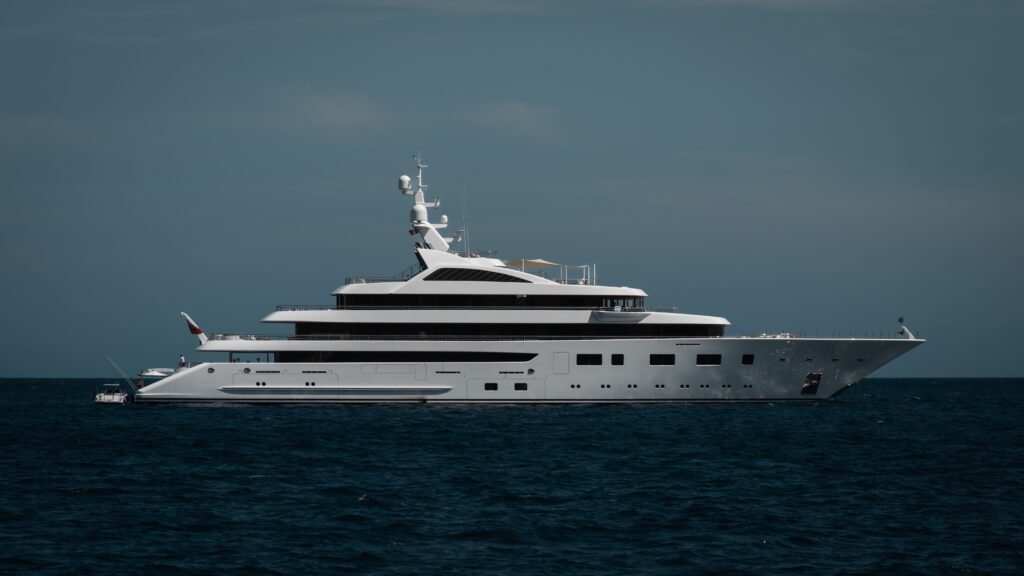 Luxury Traveler​