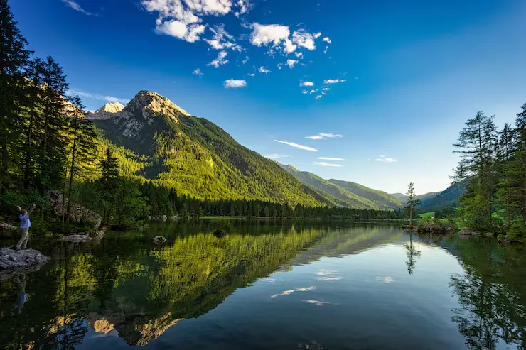 beautiful-lake-mountains